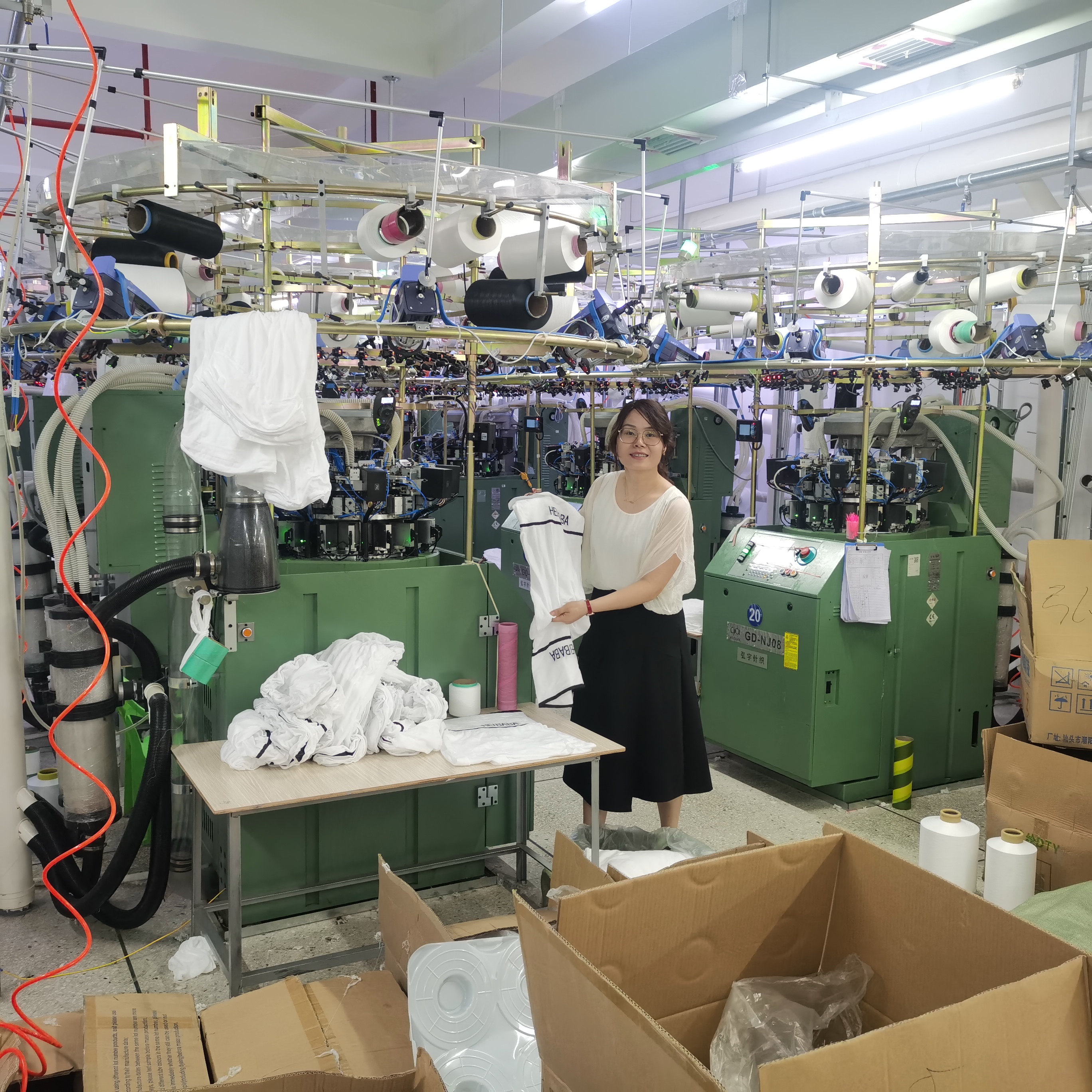 Go to the factory to inspect the goods and work flow