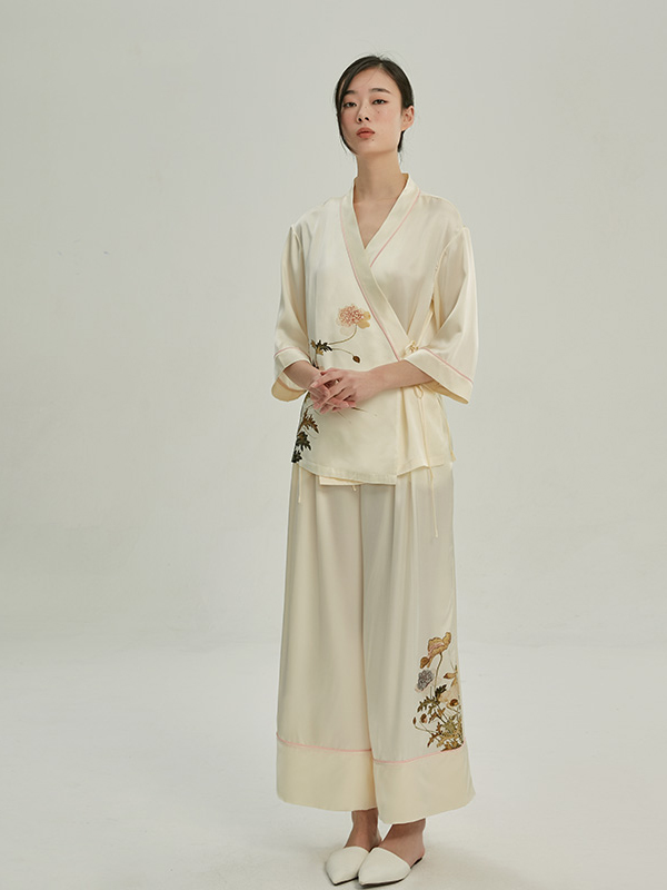 Classic Chinese Style Two-piece Pyjamas with Long Sleeves And Sliding Material-YiYi-HW102202
